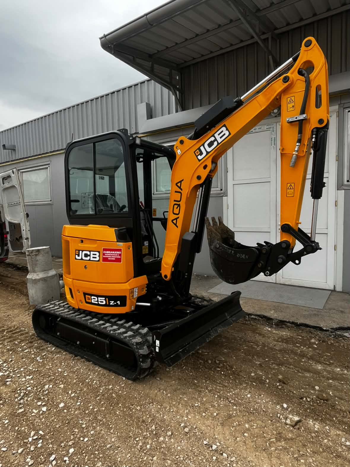 JCB mašina Aqua Inžinjering